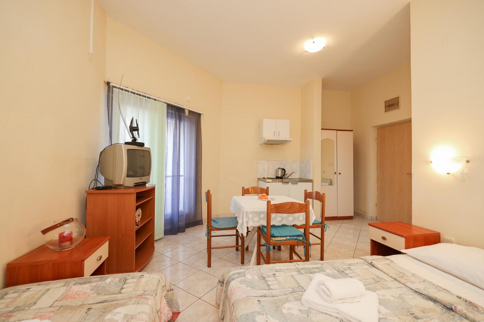 Beachfront Apartments Jermen Sukosan Exterior photo