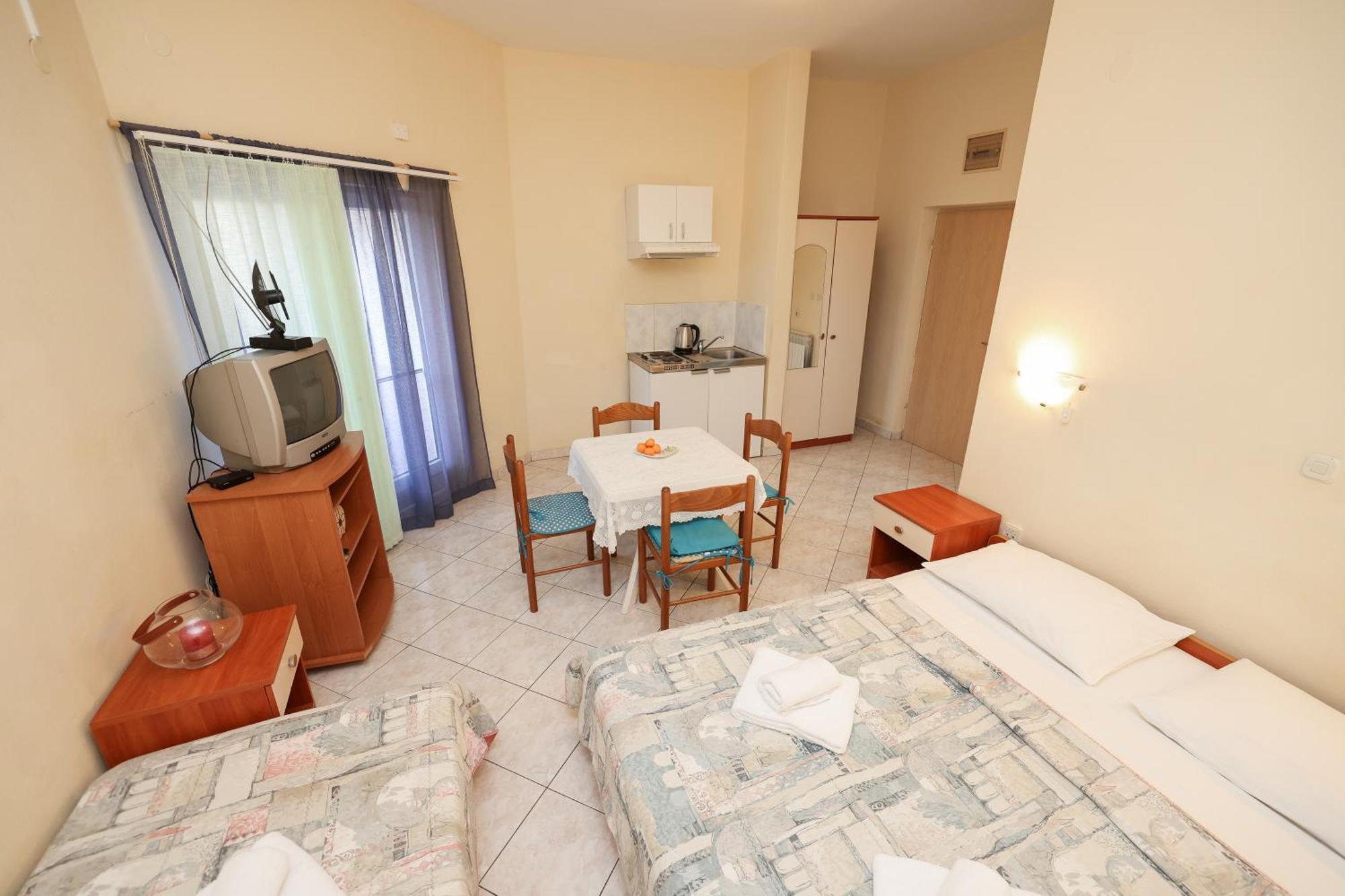 Beachfront Apartments Jermen Sukosan Exterior photo
