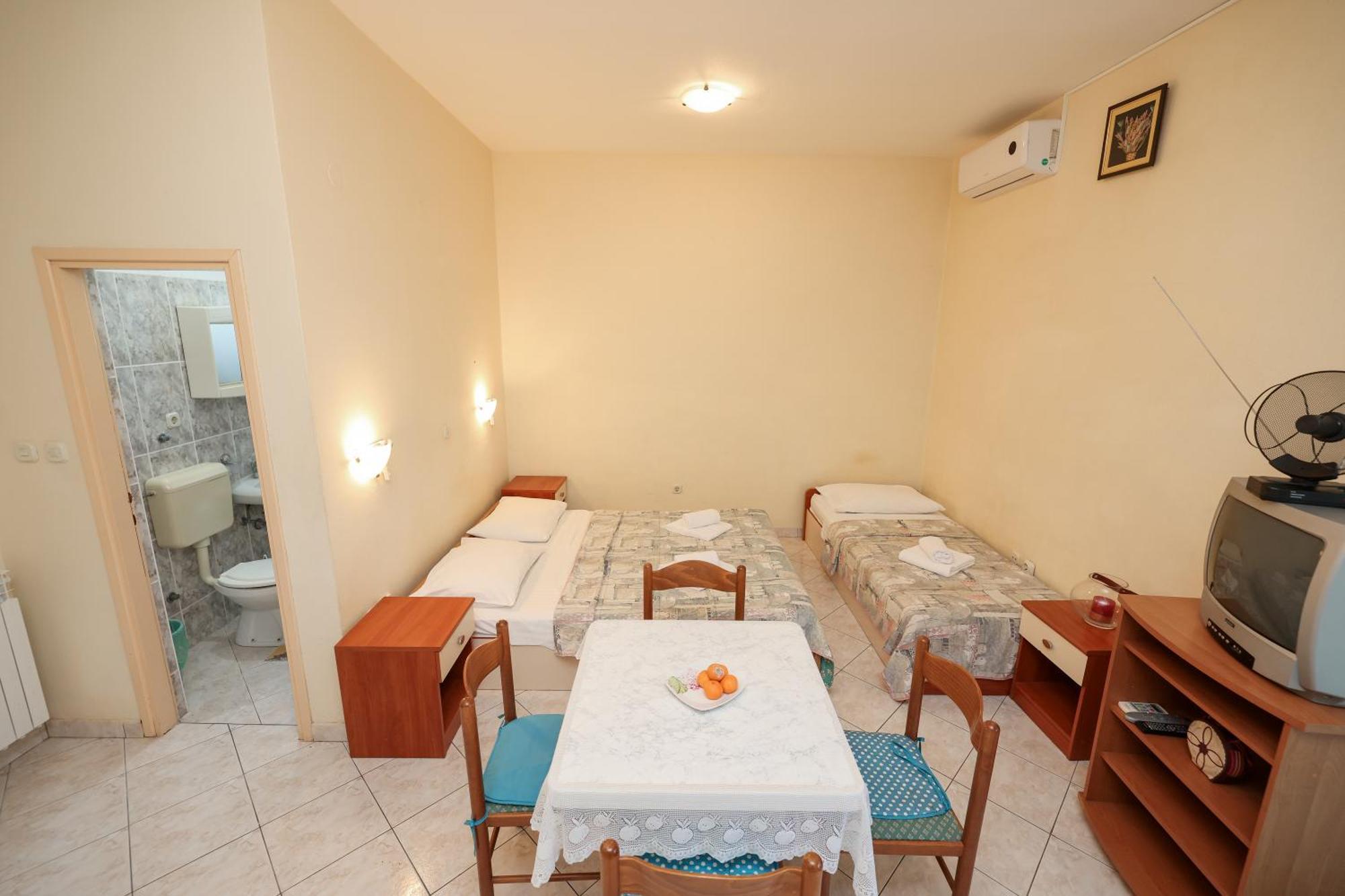 Beachfront Apartments Jermen Sukosan Exterior photo